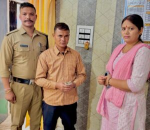 पुलिस व होटल स्वामी ने लौटाई 19500 रूपये की नगदी